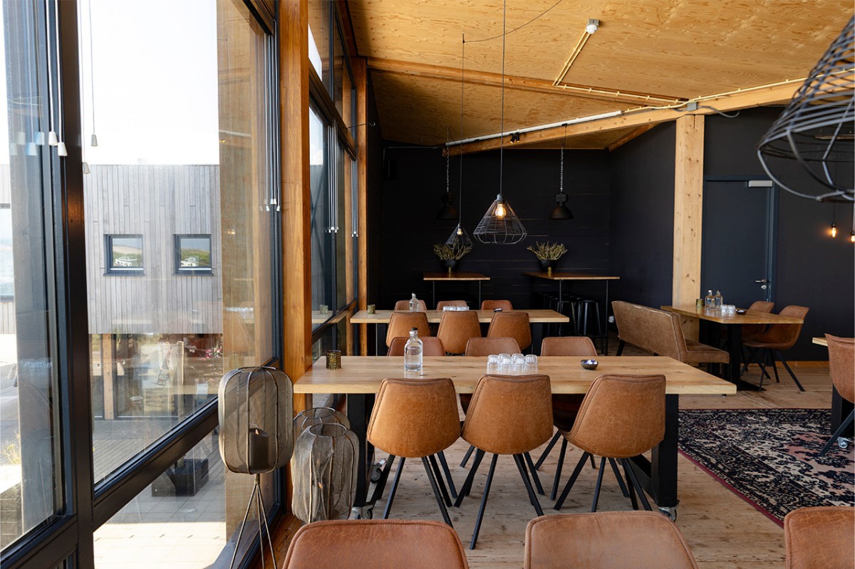 afb_waterfrontroom_02